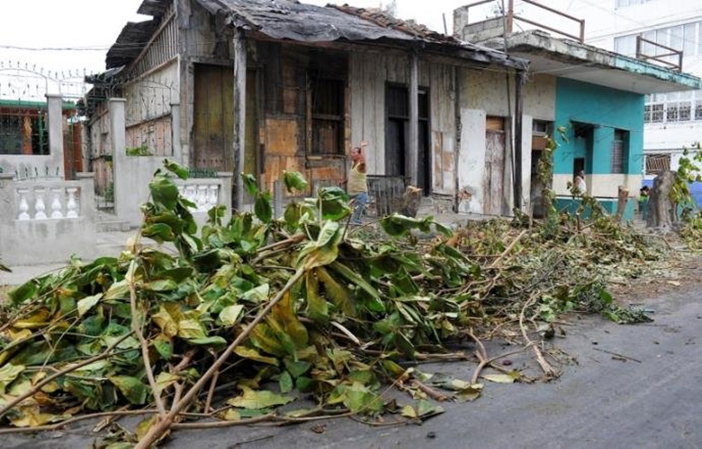 Ir para  <p>O furac&atilde;o Matthew atingiu o Leste de Cuba nessa ter&ccedil;a-feira e provocou a retirada de 1,3 milh&atilde;o de pessoas de suas casas, depois de&nbsp;<strong><a...